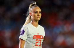 lol高校认证-备受瞩目的女足明星有望获得荣誉