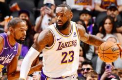 lol合区-关于王牌詹姆斯率领湖人大胜对手,全队表现抢眼的信息