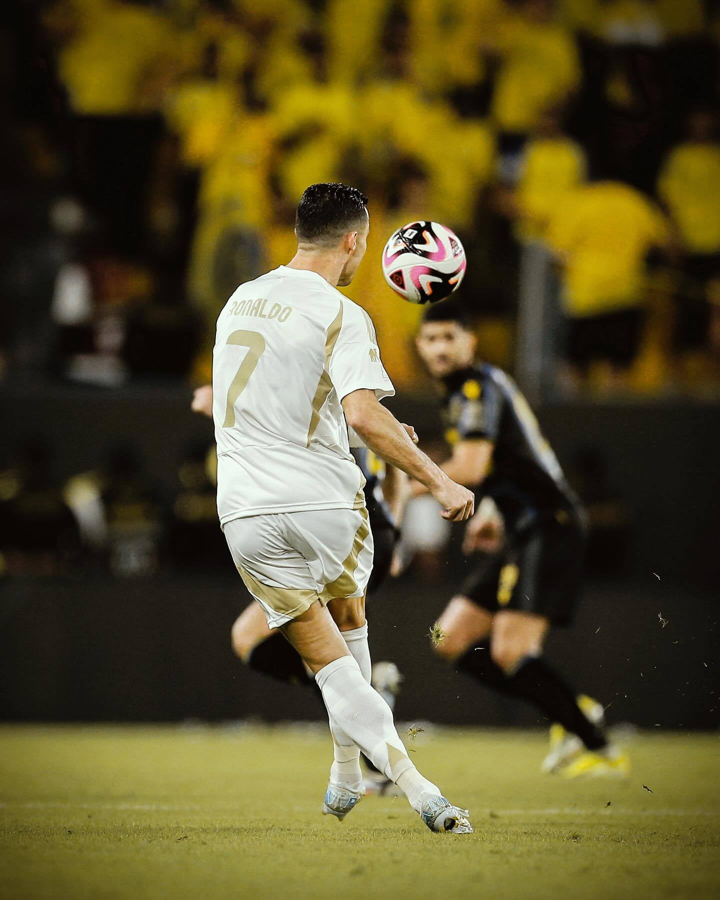 瓦拉多利德球员庆祝战胜对手表现出色的简单介绍 瓦拉多利德球员庆祝战胜对手表现出色的简单介绍