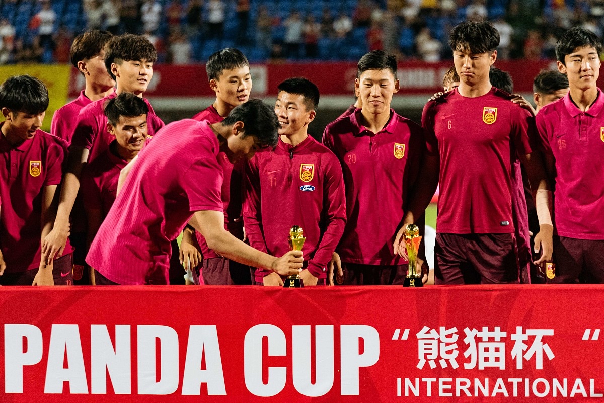 球员们在比赛中展现出良好的团队配合 球员们在比赛中展现出良好的团队配合