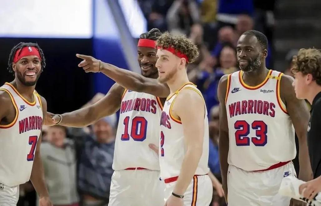 包含勇士后卫遭遇重伤将缺席数周的词条 包含勇士后卫遭遇重伤将缺席数周的词条