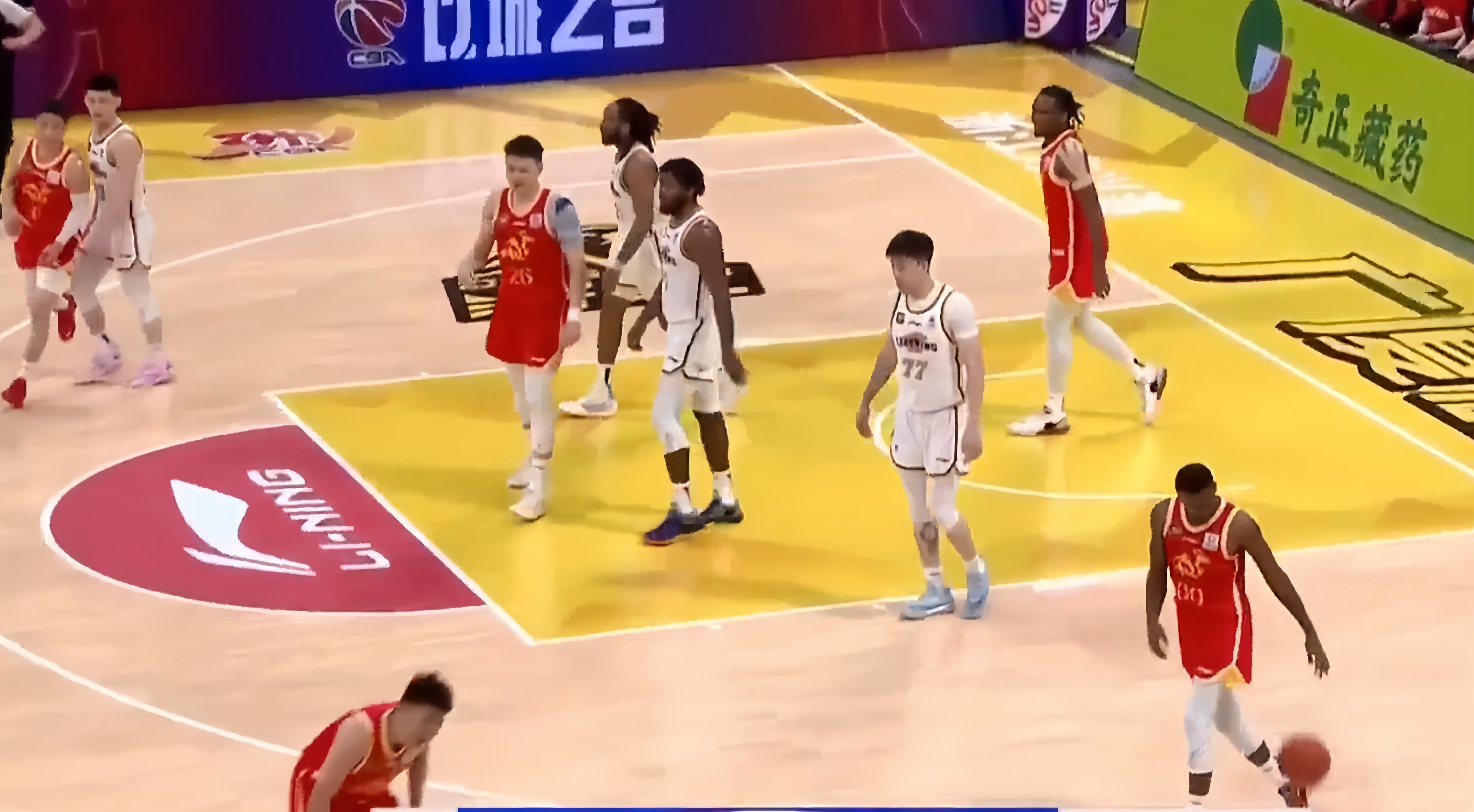 山东男篮士气高涨,准备迎战浙江队的挑战 山东男篮士气高涨,准备迎战浙江队的挑战