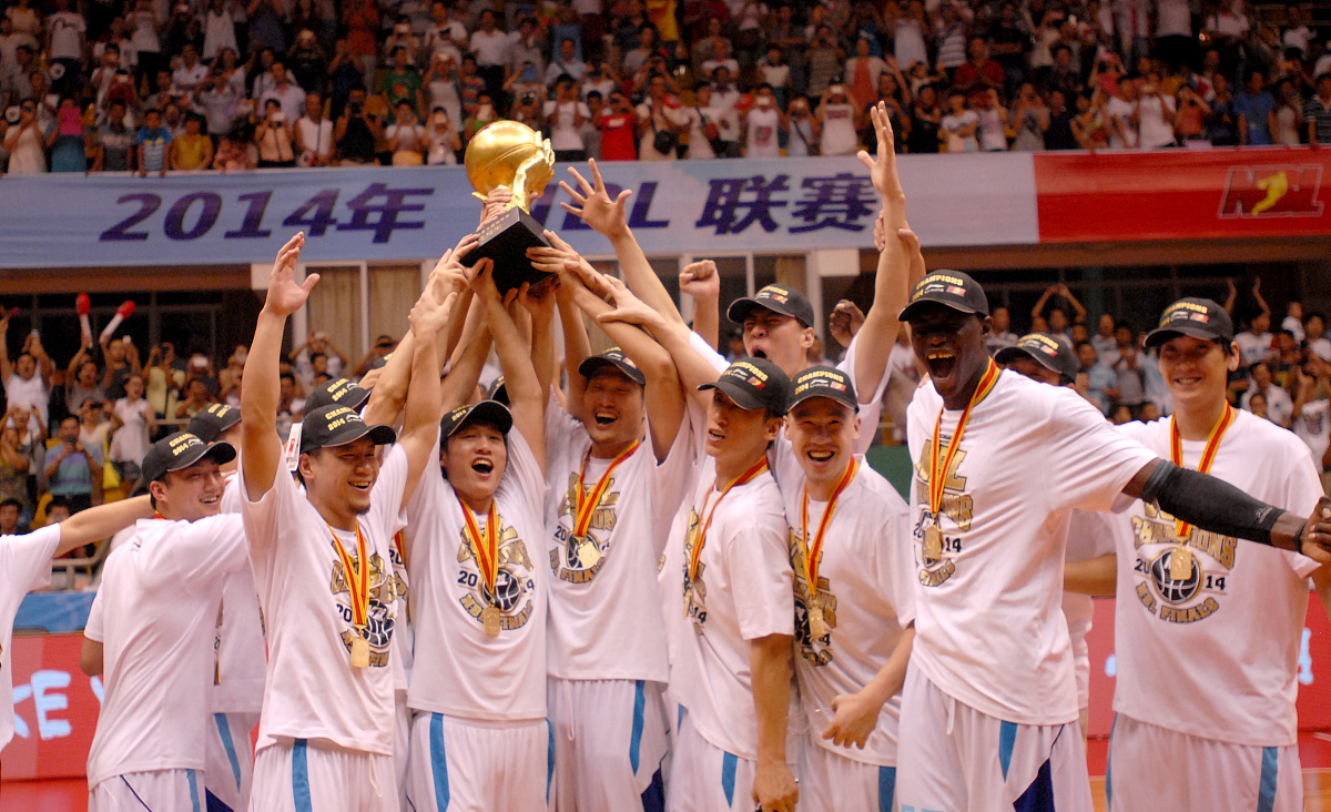 为荣誉而战!球员们奋勇拼搏,展现出顽强斗志的简单介绍 为荣誉而战!球员们奋勇拼搏,展现出顽强斗志的简单介绍