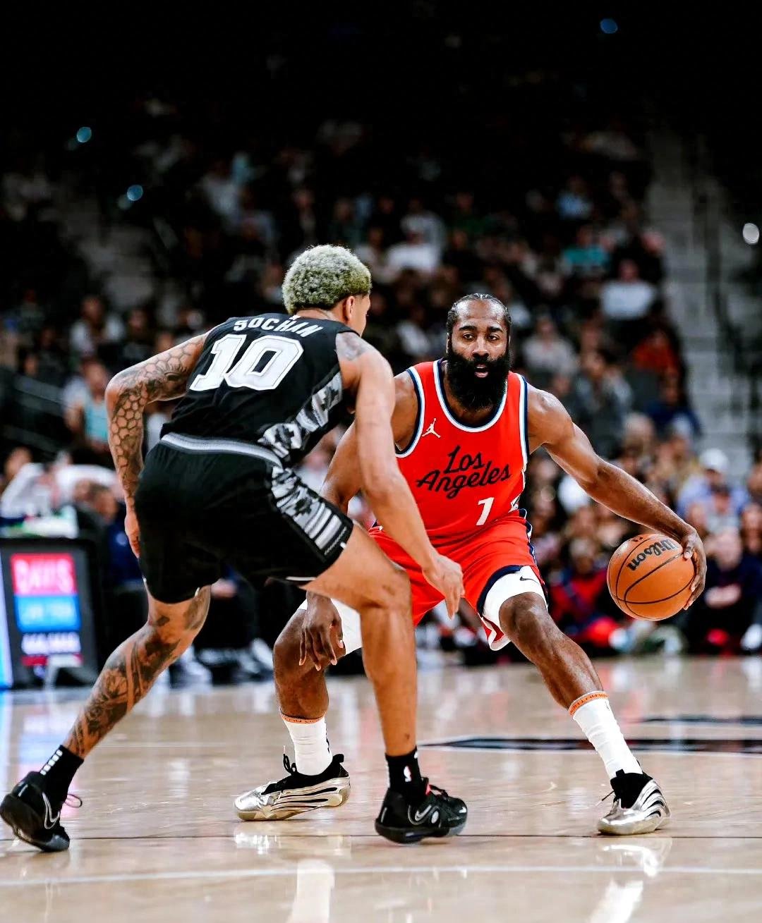 快船击败马刺，四巨头合砍70分取胜