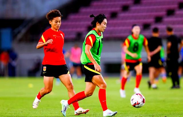 激烈角逐!女足赛场风云再起 激烈角逐!女足赛场风云再起