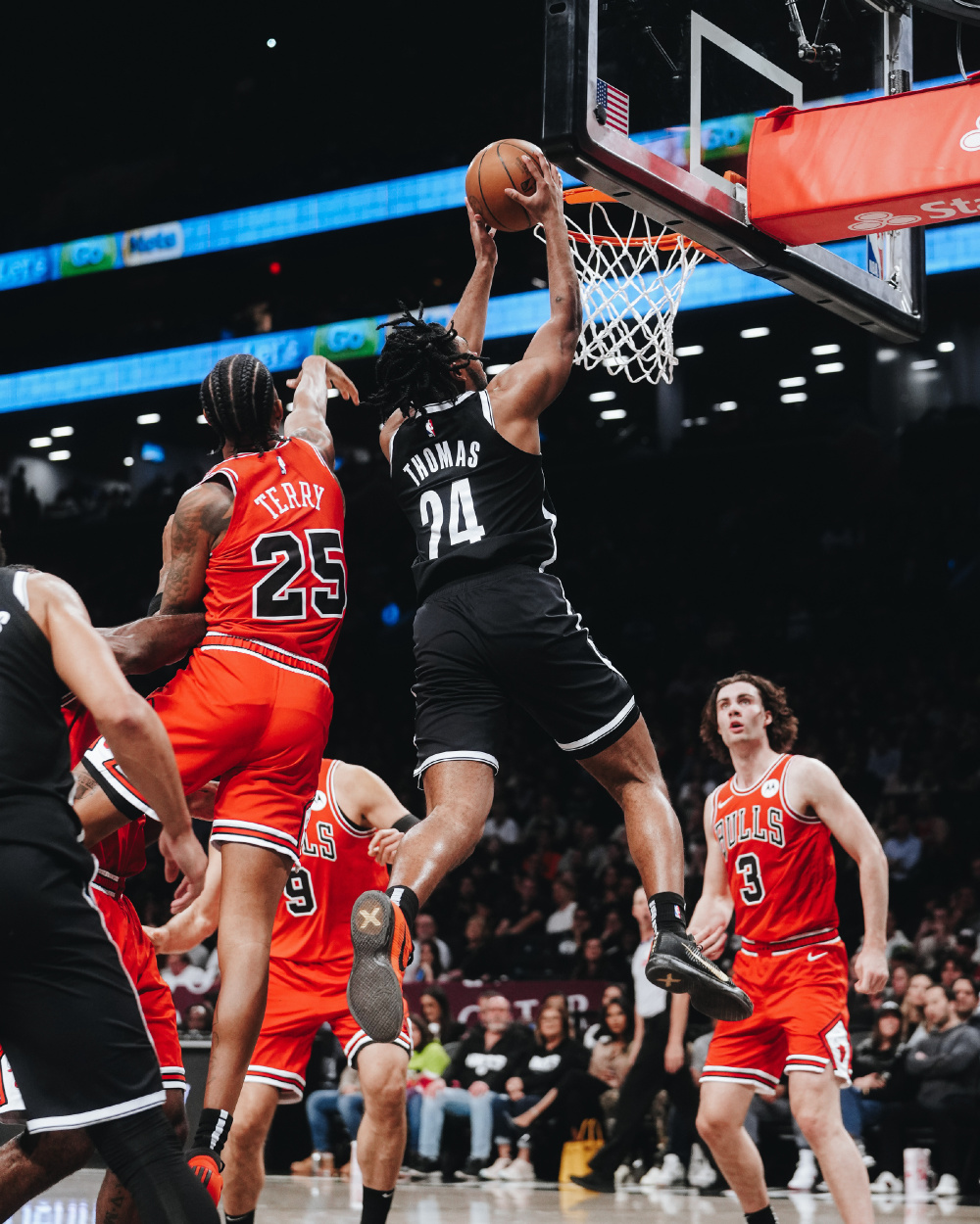 篮网碾压湖人B队,西蒙斯一己之力扛起全队的简单介绍 篮网碾压湖人B队,西蒙斯一己之力扛起全队的简单介绍