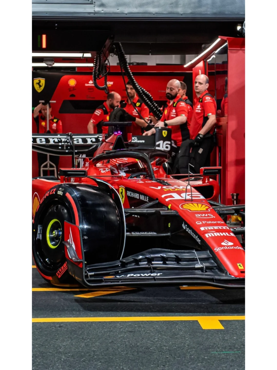 威廉姆斯险胜哈斯车队，勒克莱尔带队取胜的简单介绍